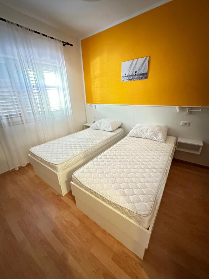 Apartments With A Parking Space Mali Losinj Ngoại thất bức ảnh