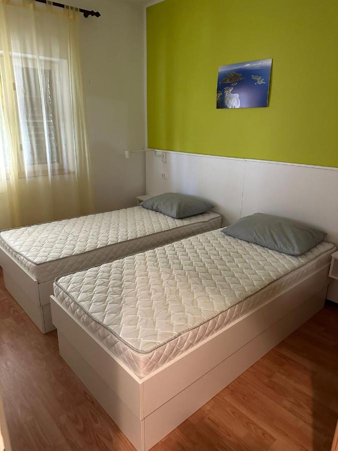 Apartments With A Parking Space Mali Losinj Ngoại thất bức ảnh